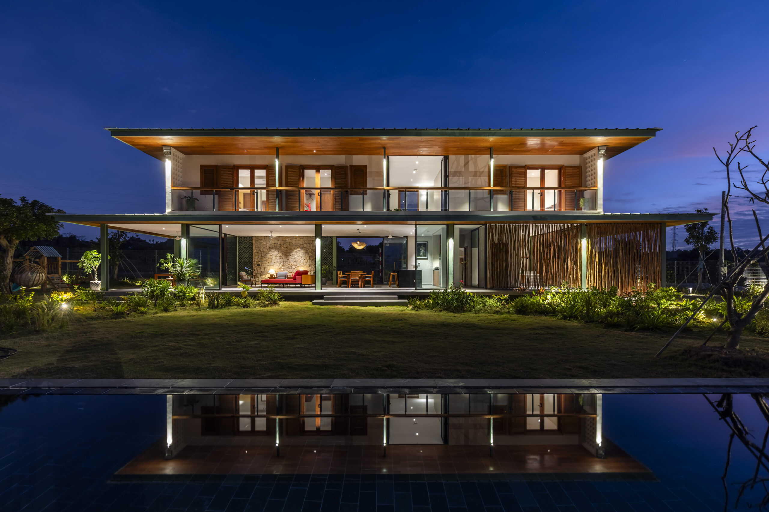 cận cảnh villa Kê Gà về đêm